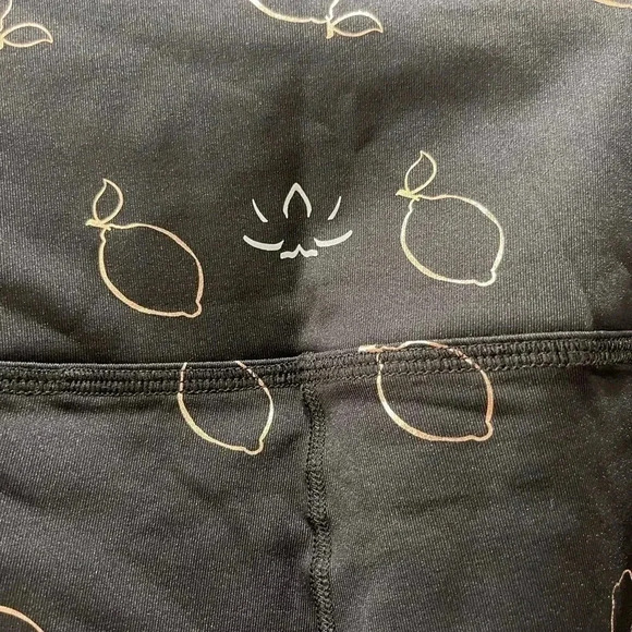 Beyond Yoga gold lemon and black leggings - Picture 8 of 13